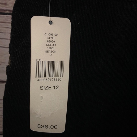 i.e women’s short skirt - Picture 3 of 4